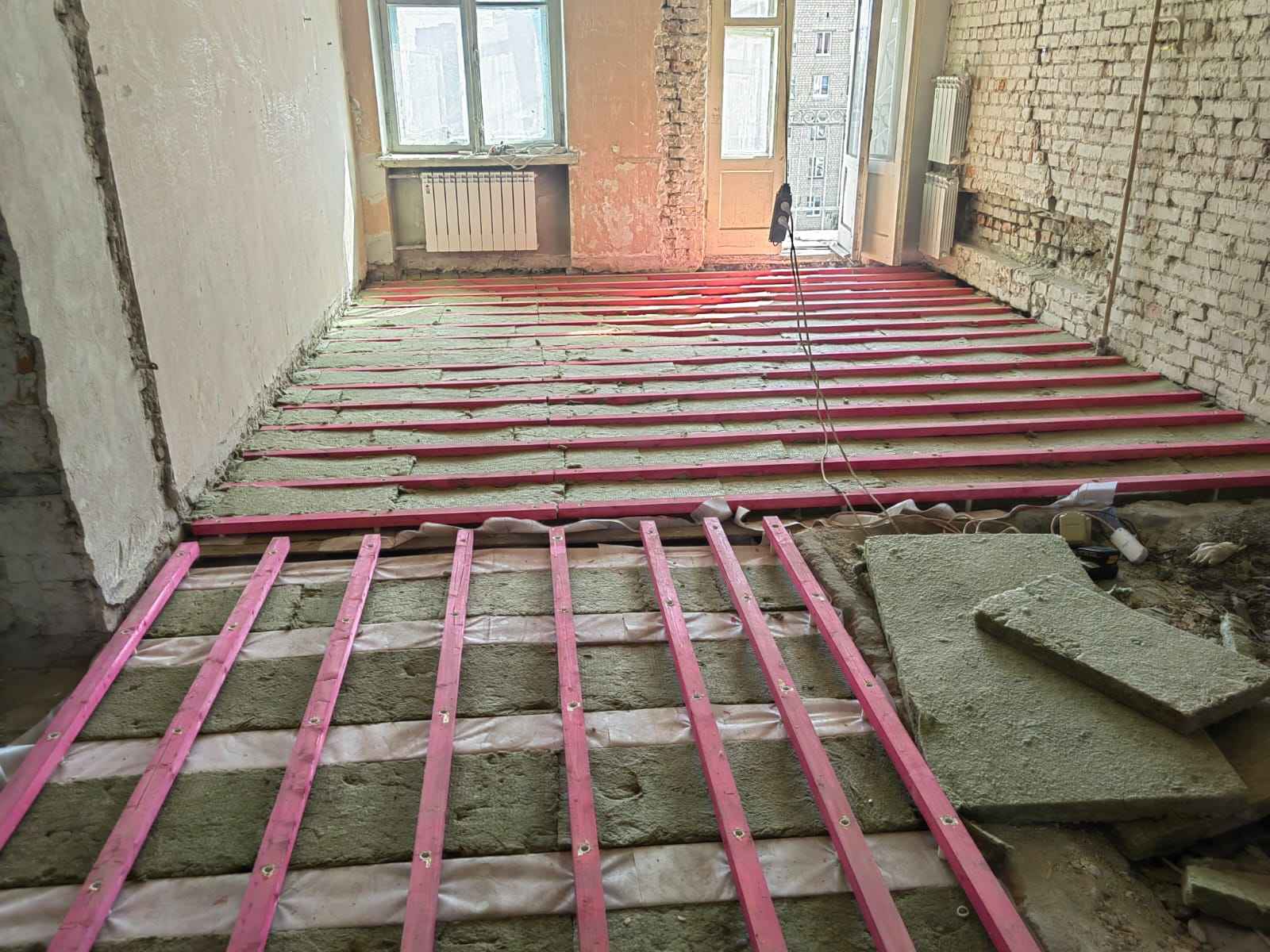 Замена и выравнивание пола с шумоизоляцией